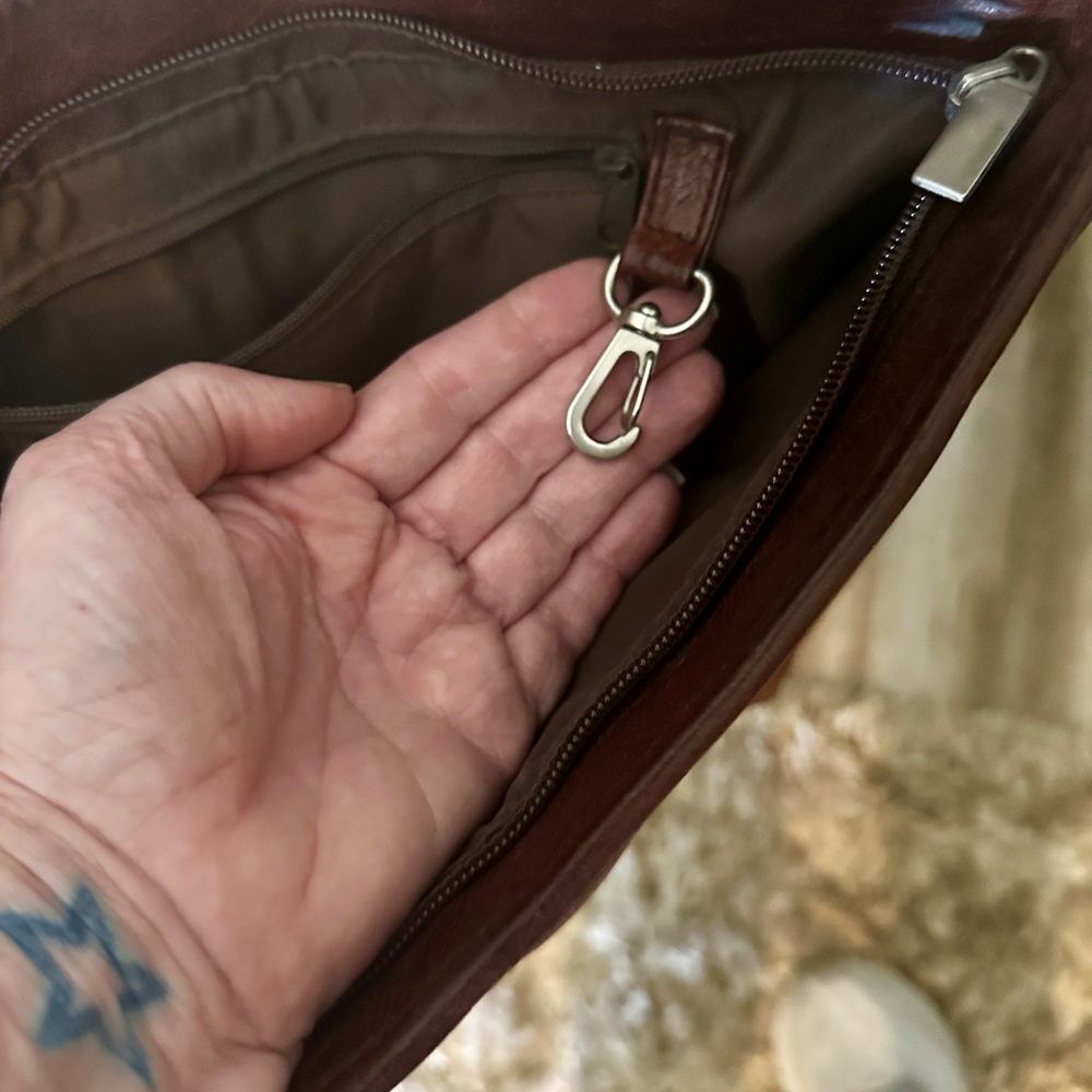 Vintage Leather Crossbody Bag - Picture 5 of 16